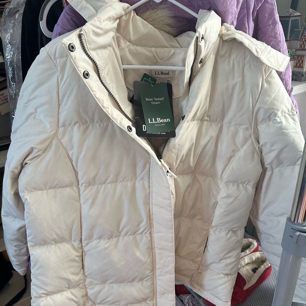 L.L. Bean Women's White Down Jacket NWT size Petite Large